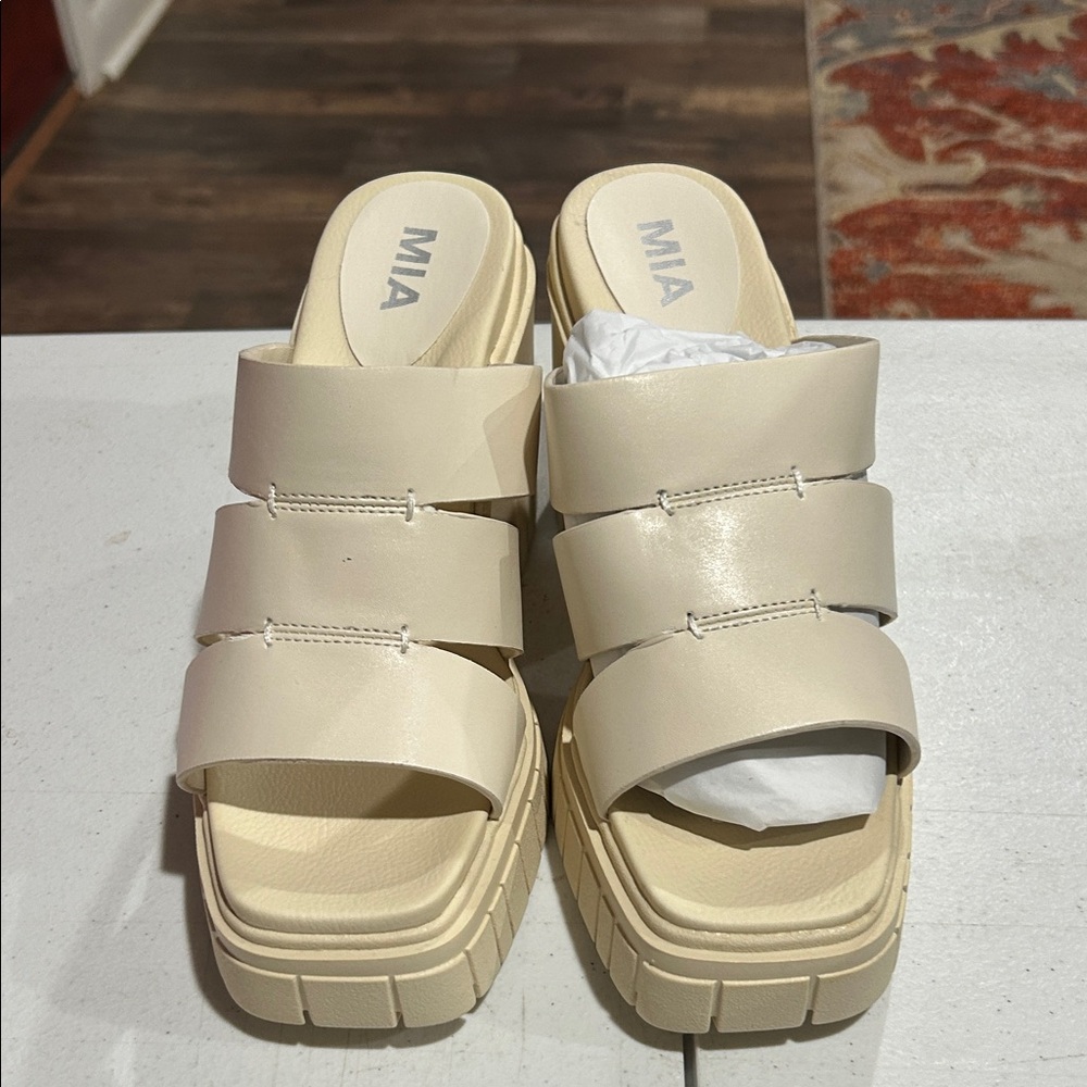 MIA Cream Triple-Strap Platform Mules New - Picture 2 of 4